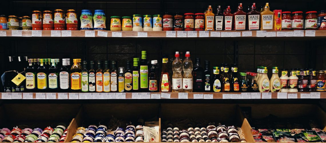 Dayanna Volitich's reading nutrition labels